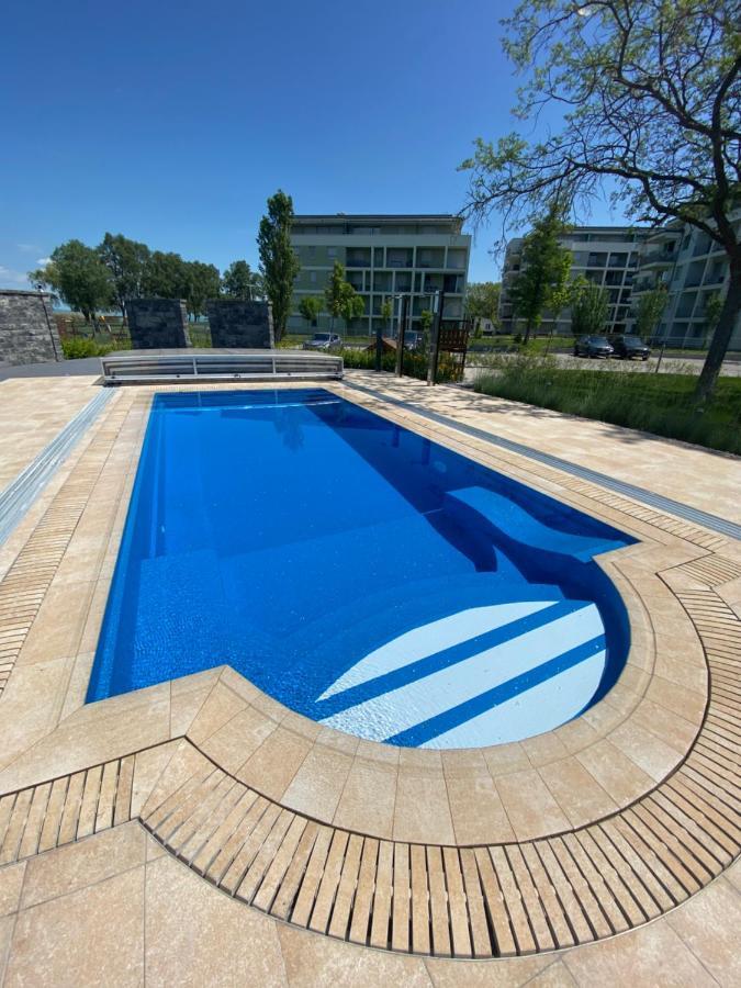 Bonnie-Premium Lelle Waterfront Private Apartment Балатонлелле Екстер'єр фото